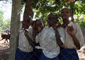 Dans la cour de l'école de Mto Wa Mbu - Tanzanie (2008)