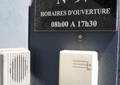 L'entrée, anonyme et sous surveillance - Labo ADN de la police scientifique, Marseille (2010)